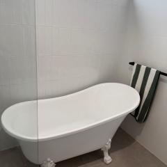 Beautiful cottage 10 minutes walk from the Adelaide CBD