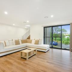 Kellyville Spacious Modern House Park&Lake