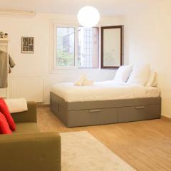 Bright studio in Pantin perfect for couples