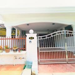 Kulai Taman Desa 4R8Pax near 99speedmart, cowboy