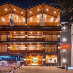 Zostel Kasol, Main Market