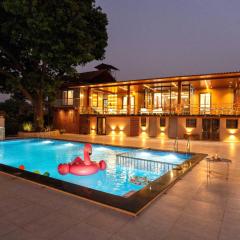 StayVista at Sasha Farms in Roha with Pool, WiFi