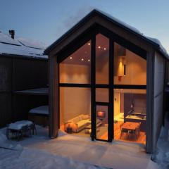 Villa Priddy-Lapland Luxury with hot tub and sauna