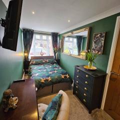 Double room with separate private kitchen