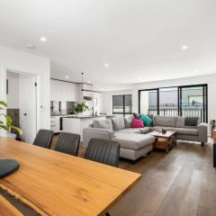 Modern Highton Hideaway Quiet Townhouse Comfort