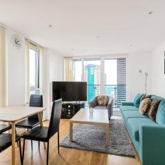 Stylish 2BR Gem with Balcony, 5 min Stratford Station