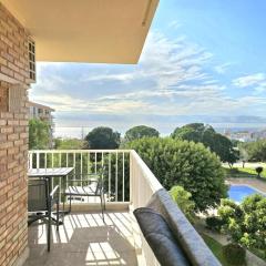 Iris Blue Horizon Apartment