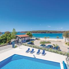 2 Bedroom Stunning Apartment In Punat