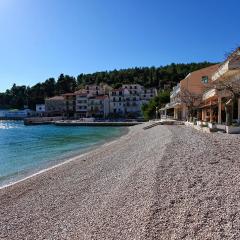 Beautiful Apartment In Drvenik With Wifi