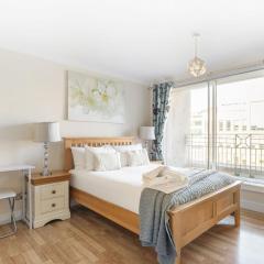 GuestReady - Relaxing Ensuite Room with Balcony
