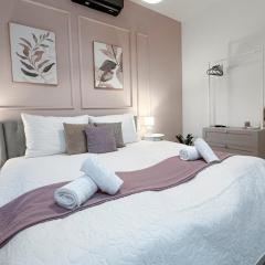 Bel Étage - 4BR Superior Family-Suite with AC - City Centre