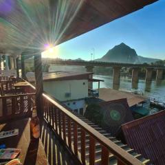 Pont Inn Nong Khiaw