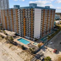 Oceanfront 1BR at Landmark, King Bed, Full Kitchen, Smart TVs