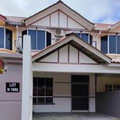 Indah Jaya Terrace 4 Bedrooms 7 pax