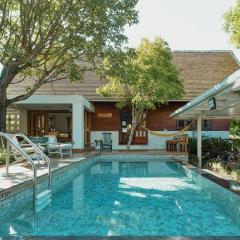 Whisper Oasis - Private Jacuzzi Pool Villa - 3BR, Sleeps 10 w Daily Housekeeping