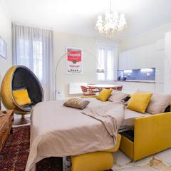 5 min walk to Corso Italia Station AC WiFi