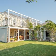 Sunny Thesen Islands Cottage