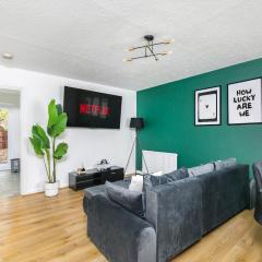 Modern 3 Bed House Near Excel Lonon