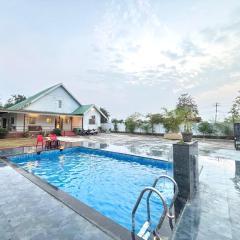 Friends Farm House - The Dream Stays ll Pvt Pool ll 3 Bhk ll Big Lawn