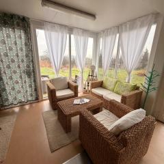 GreenPark Tiny House, Garden Terrace & Parking