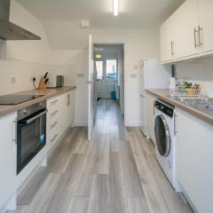 Modern 3 Bedroom Home Ideal for Families and Business Stays