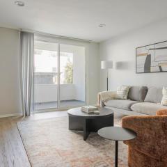 Blueground Westwood balcony nr UCLA LAX-1397