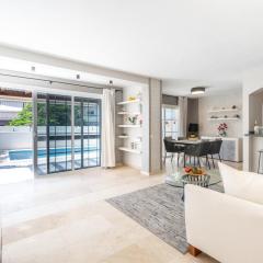 La Caleta Luxury Seaside Villa with 3 Bedrooms and Private Pool