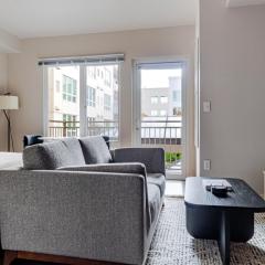 Blueground West Bellevue balcony nr Bellevue Park SEA-972