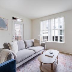 Blueground Northwest Bellevue balcony nr Bellevue Park SEA-978