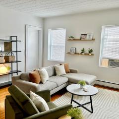011 - Bright & Cozy 2BR2BA Prime Location