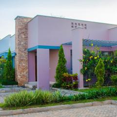 3 bedrooms Lakehouse with Pool-Private Beach and AC