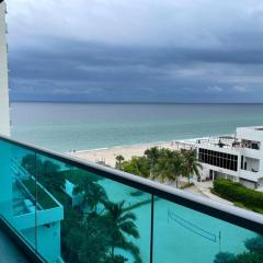 Ocean view-Large 2bedroom Remodeled on the beach