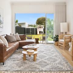 The White House near beach & shops