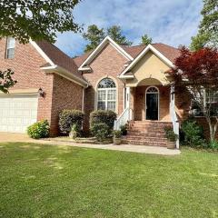 Mins to Malls • Fully Fenced Yard • 4BR/Sleeps 10