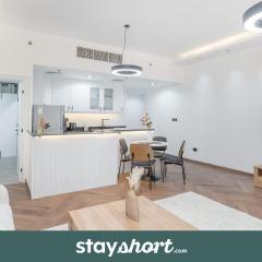 StayShort - Modern JBR Apartment Sleeps 4 with Pool & Balcony