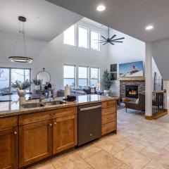 Luxury 4BD Retreat at Jordanelle, Private Hot Tub, Amazing Amenities