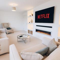 Large 4-Bedroom Home Ideal for Contractors and Long Stays