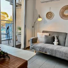 Modern Apt in Paphos Port - pool & 50 m to the sea