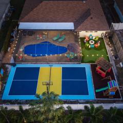 Sleeps 14 Sport Court Tiki Bar Heated Pool