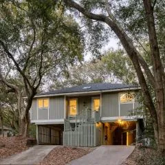 Conch Cottage by AvantStay Walk to Beach Deck Fireplace Outdoor Dining