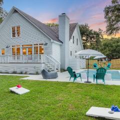 Southern Oasis by AvantStay 0.5mi Walk to the Beach Pool Patio Large Yard