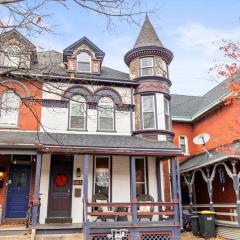 Downtown Lancaster 3BR Free Parking and Private Sauna