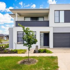 Modern 2BR Home in Wyndham Vale