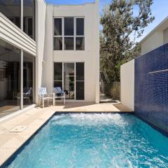 Saltbreeze - Laidback Poolside Living by the Canal