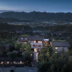 Zhangjiajie Peak Secret by the Garden-English Service-Free pick up-Vista Sanctum