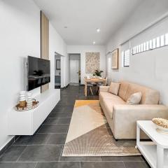 Centric First Floor Apt with Parking in San Juan