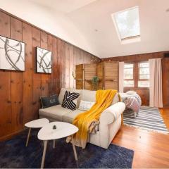 Charming Garden Cottage & Walk to UC & BART & Parking
