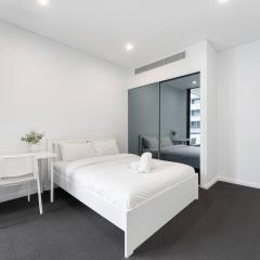 Stylish 2BR - Close to Station & 5 Mins to Airport