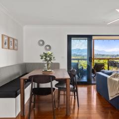 Kookaburra's Nest - Mountain Views and Luxury Living