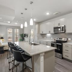 Modern 2BR Poolside Patio Suite in North Austin